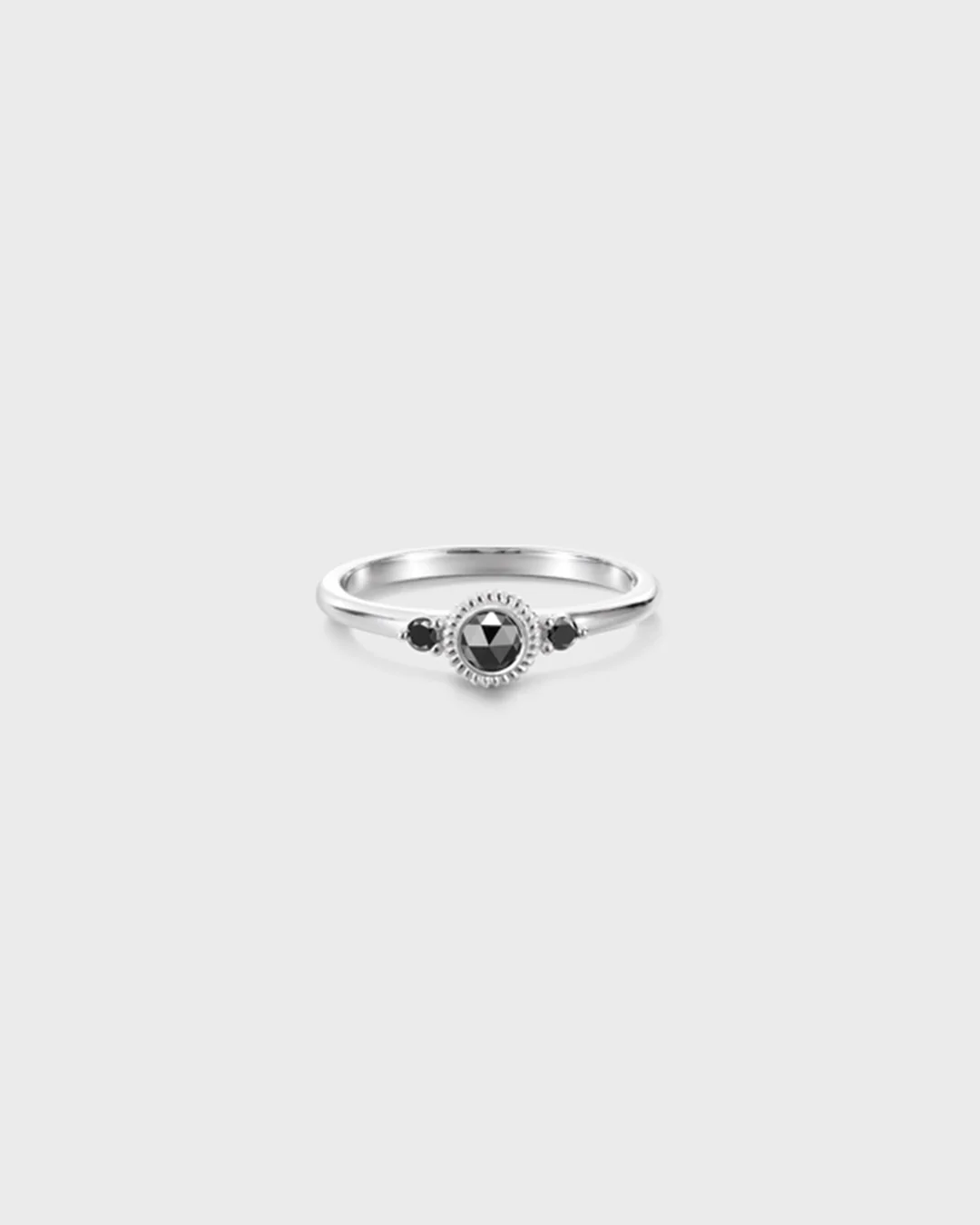 Beloved Diamond Ring 3 stones black white gold - Image 5
