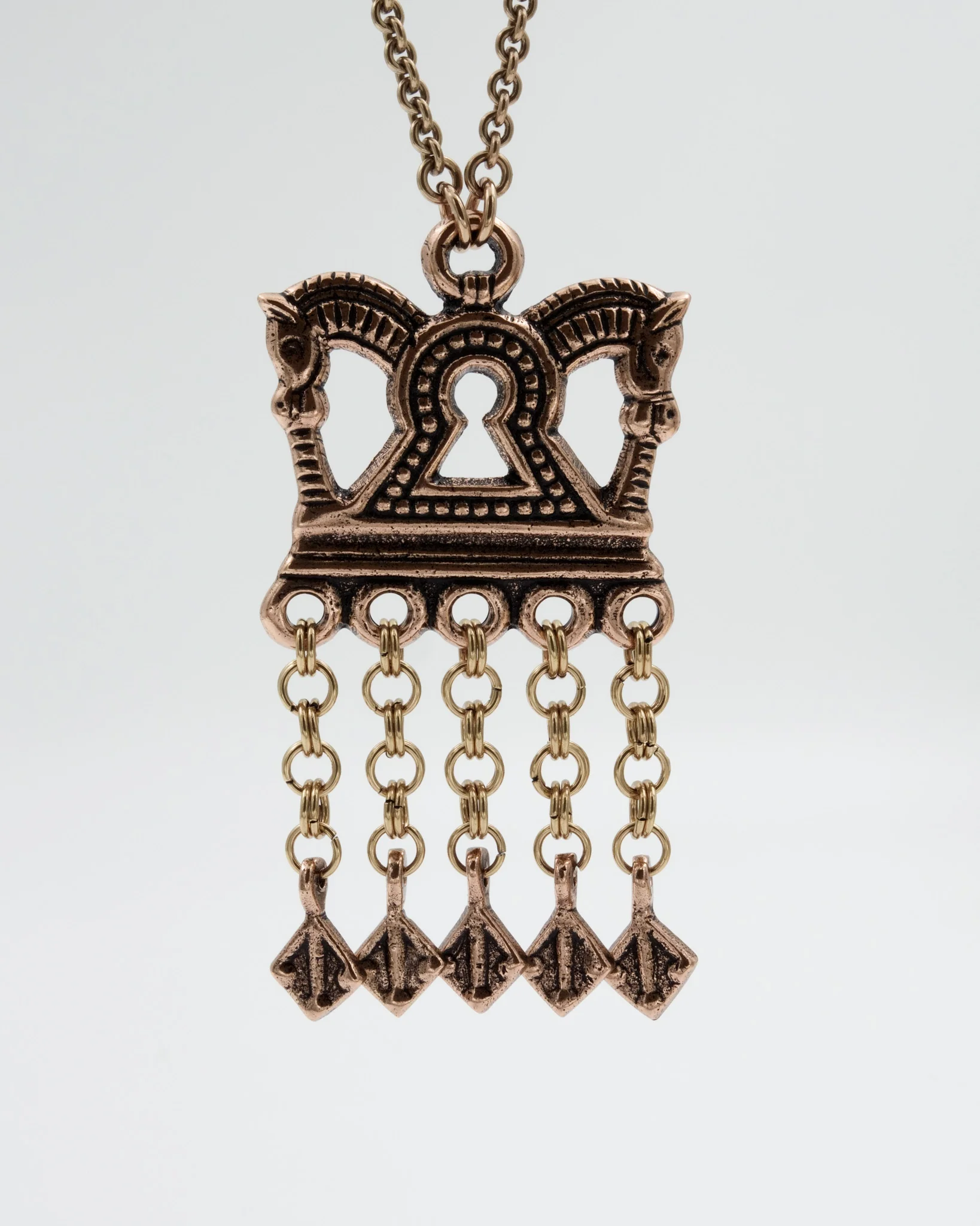 Held Horse pendant 70 cm bronze