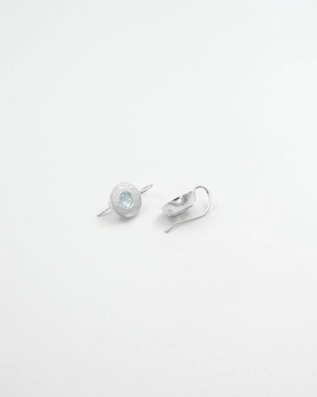 Kept Lähde earrings silver hook topaz