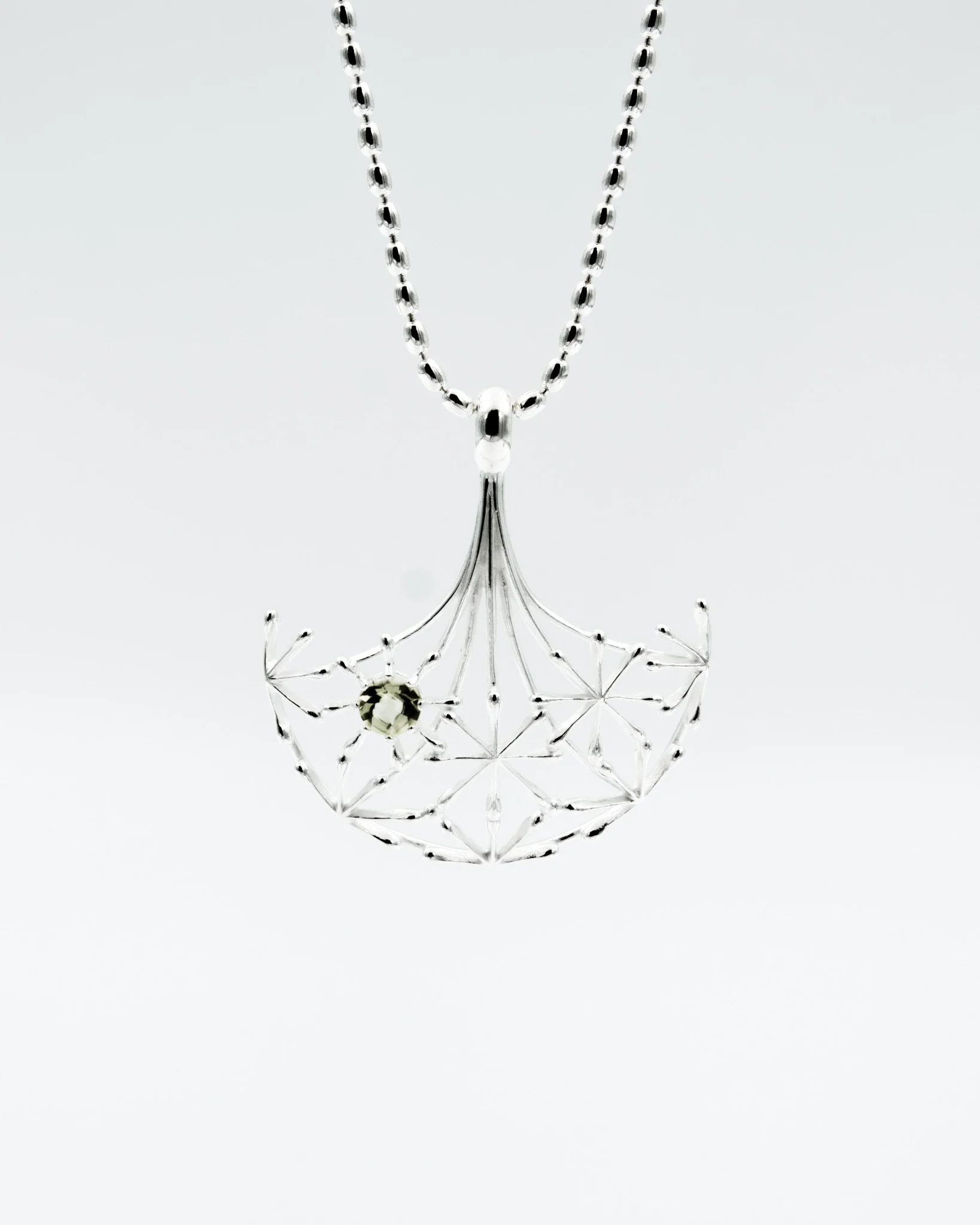 Heard Woman's voice pendant 40 cm silver green quartz