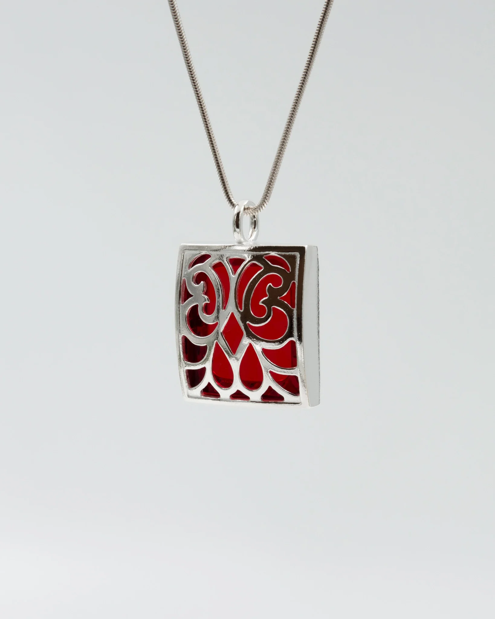 Held Sisar pendant 45 cm silver red