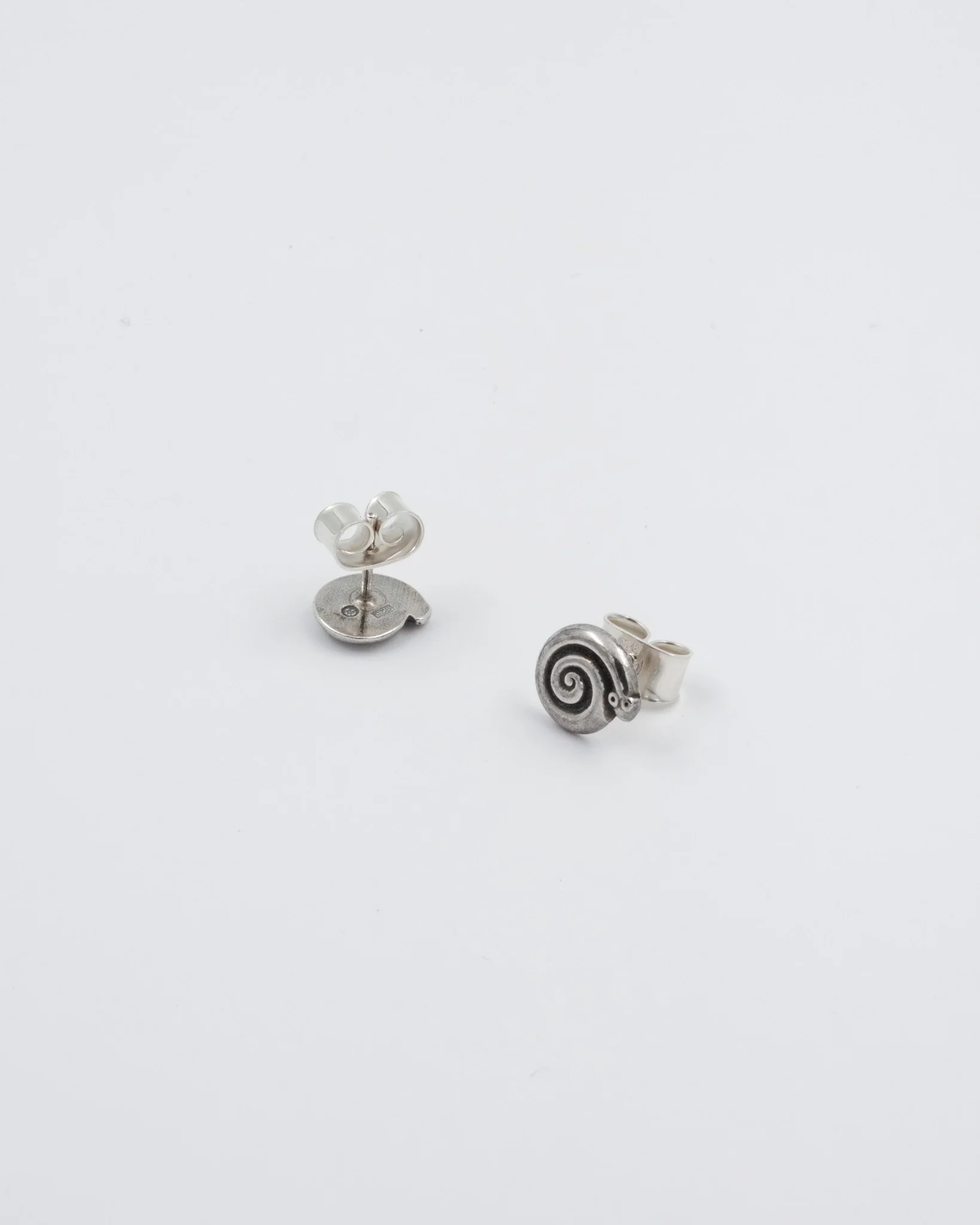 Held Copper snake earrings, small pin silver - Image 2