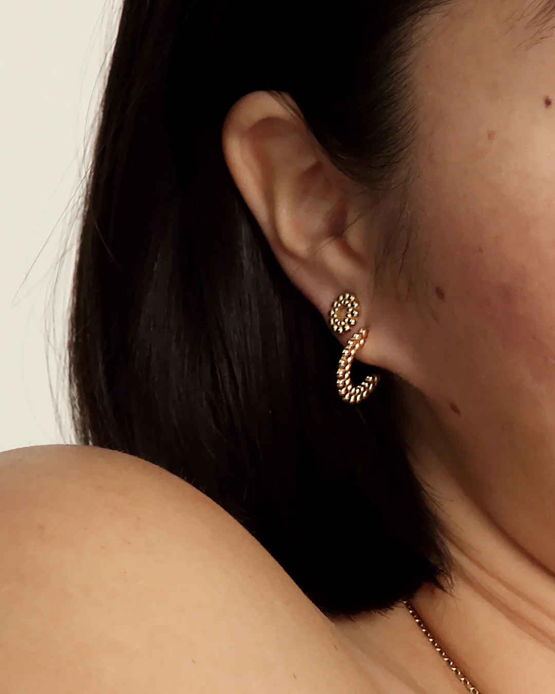 Circle of Light Earrings bronze - Image 3